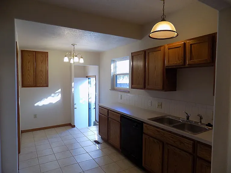 216 N Fern Ave — Photo 5
