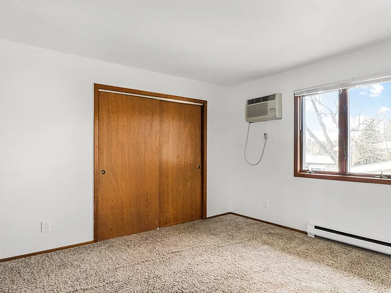 889 Janesville St — Photo 12