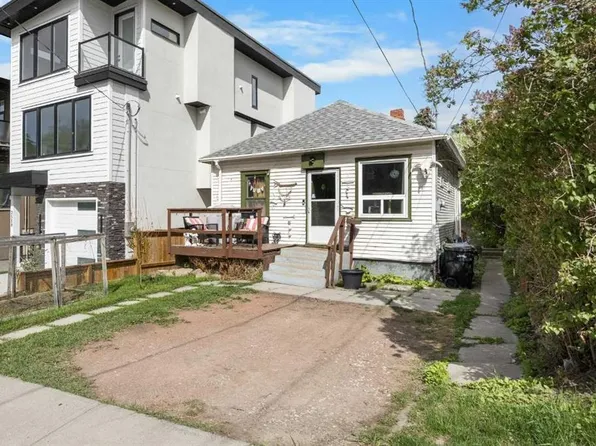 2520 W 16b St SW, Calgary, AB T2T 4L9