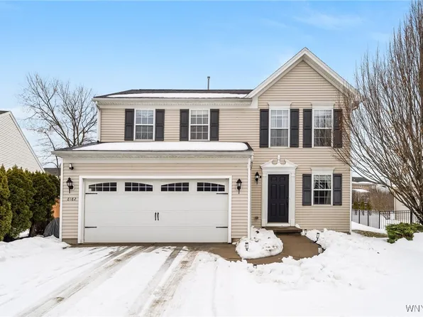6182 Woodford Dr, Lake View, NY 14085