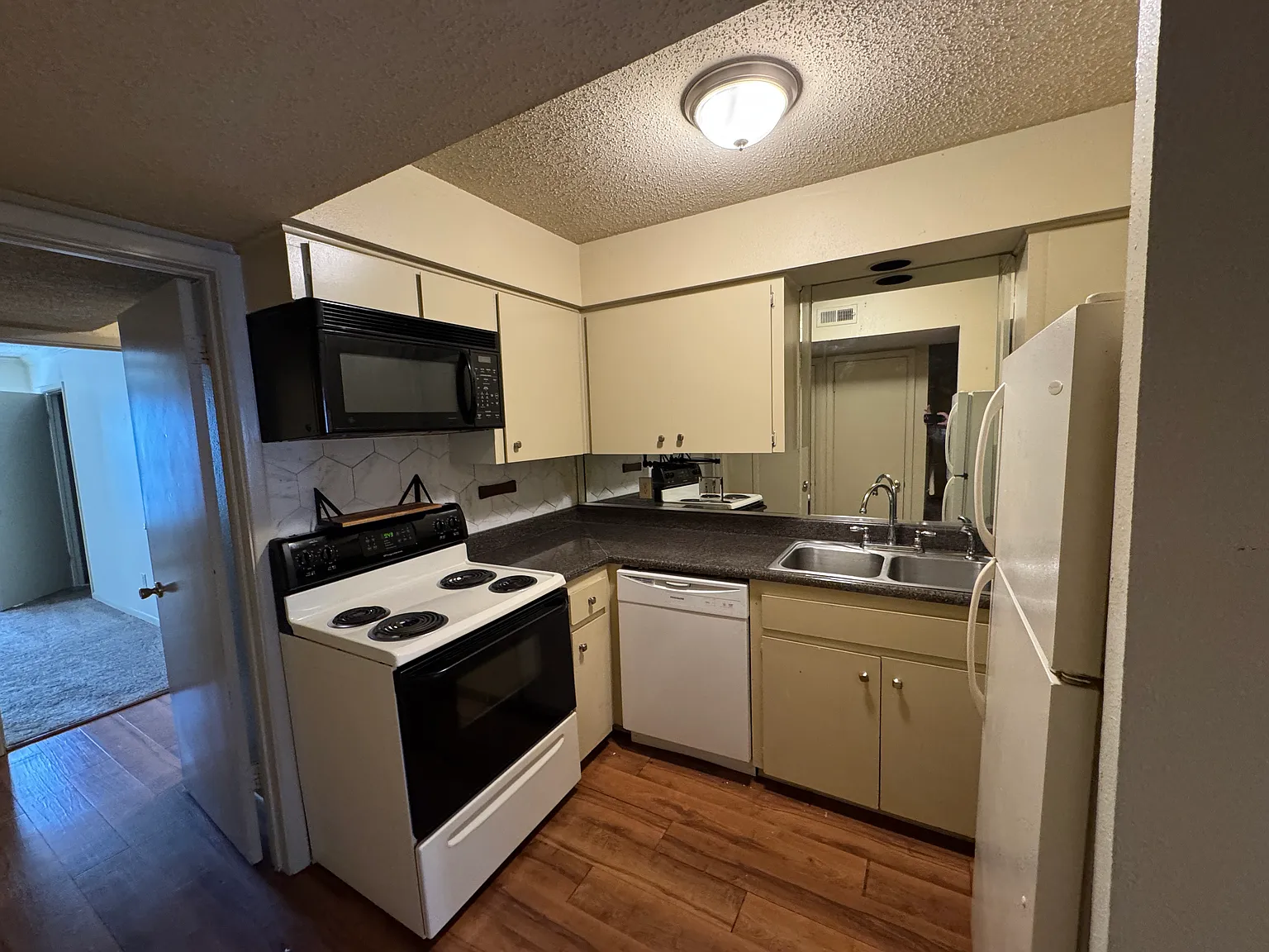 3 bed, 1389 sqft, $1,295 — Photo 4