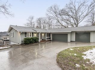 N40W27953 Glacier Rd, Pewaukee, WI 53072