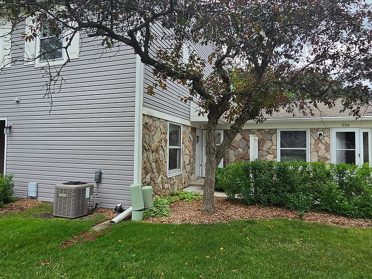 242 Nantucket Hbr — Photo 1