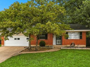1813 Barron Ln, Fort Worth, TX 76112