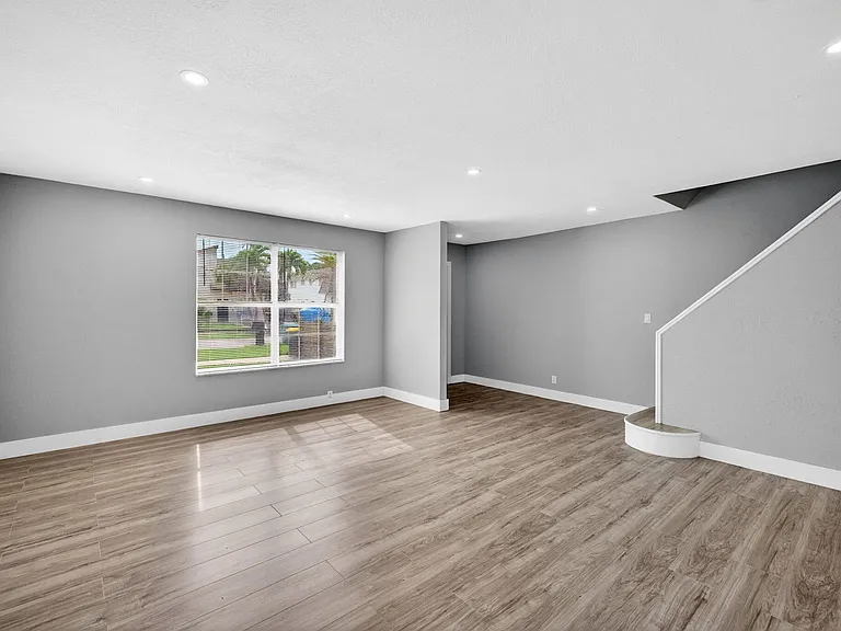 5424 SW 44th Ter — Photo 7
