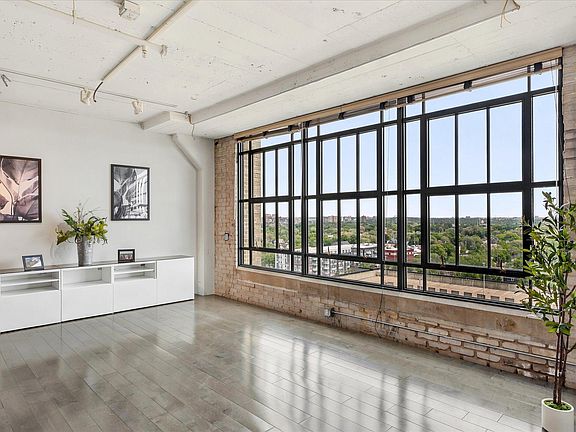 4th image of 2929 Chicago Ave Unit 1002