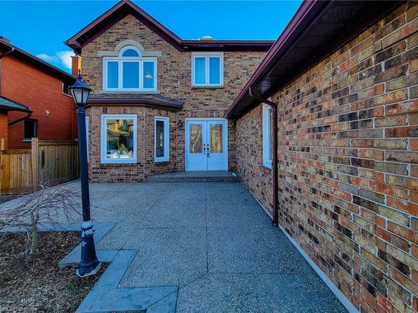 33 Caswell Dr, Hamilton, ON L9C 7N3