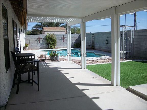 3rd image of 4805 Holly Grove Dr