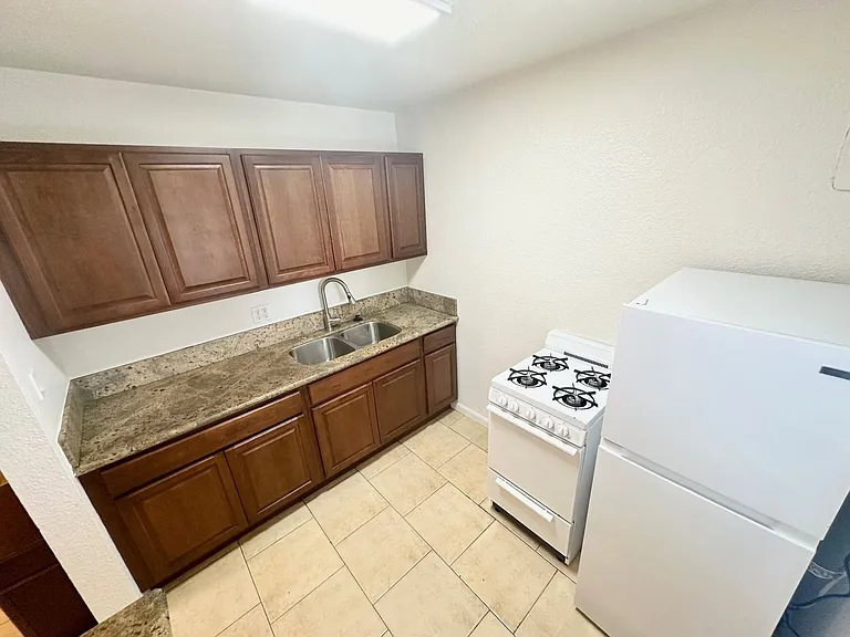 2505 Jefferson St — Photo 7