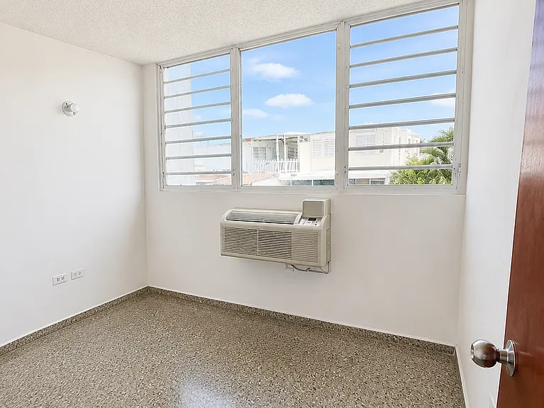100 Cond Park E — Photo 11