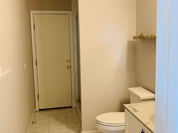 3rd image of 5422 Shore Dr