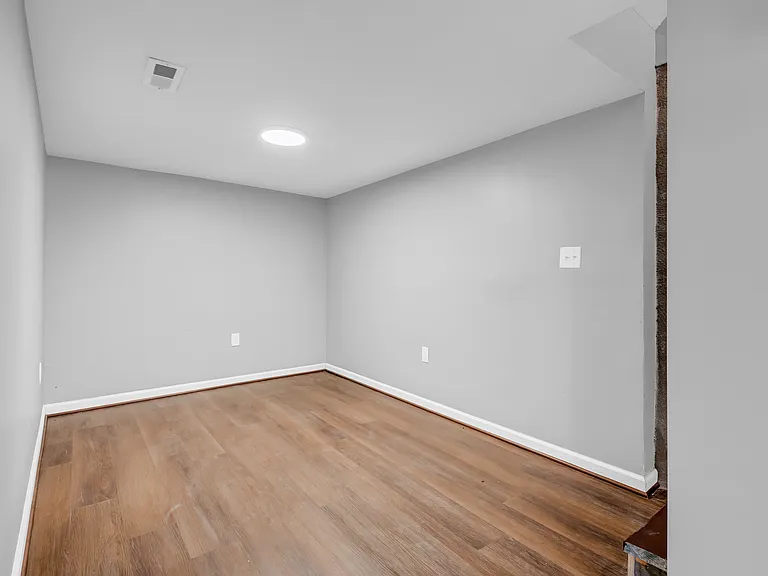 2103 Chelsea Ter #1 — Photo 18