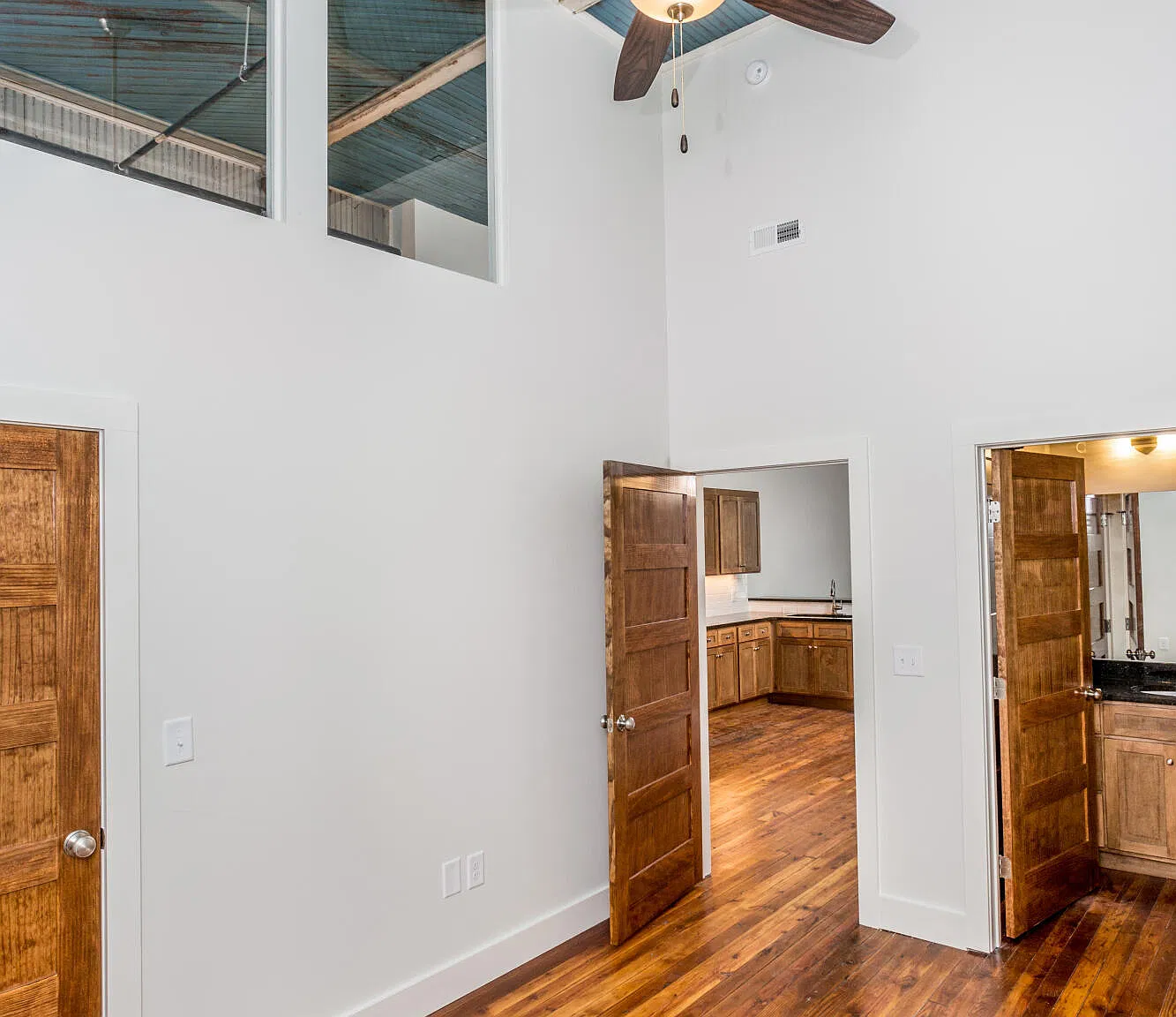 2 bed, 2.0 bath, 1068 sqft, $1,600 — Photo 2