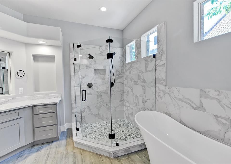 1st image of 2823 N Cotswold Manor Dr