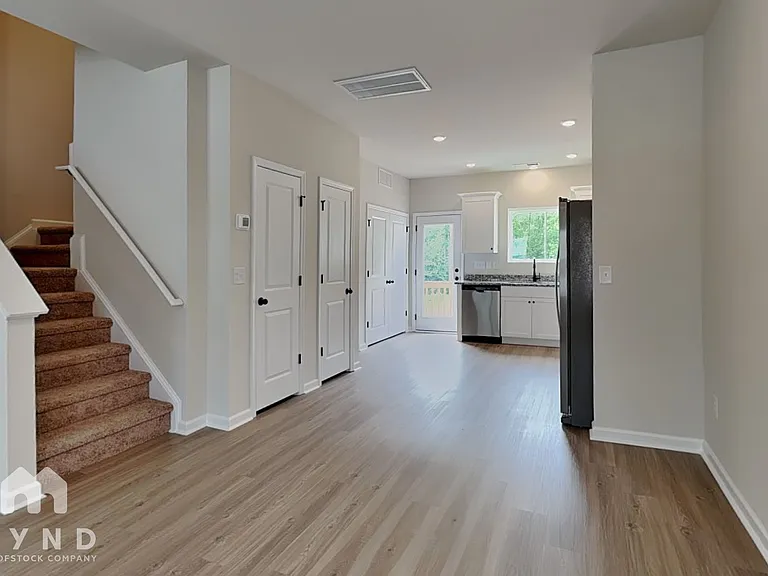 163 Seville Way #- — Photo 5