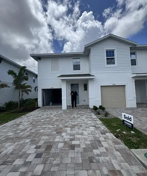 12845 SW Forli Way — Photo 1