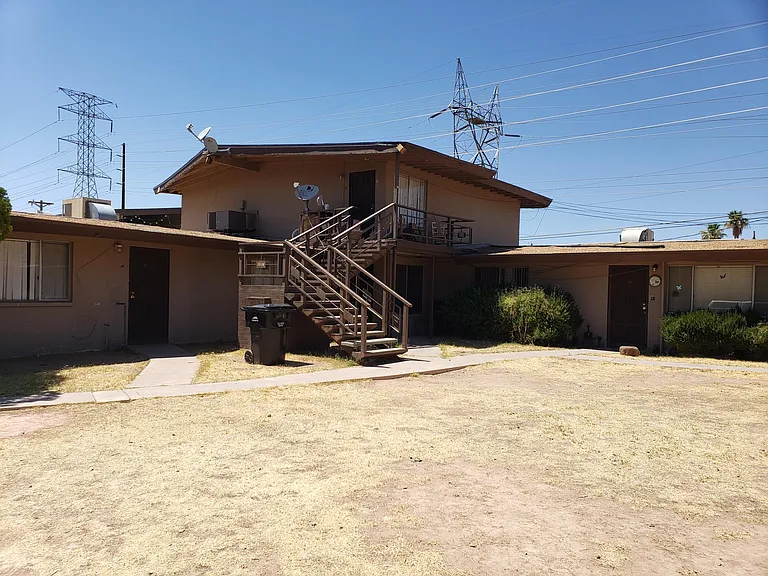 1614 E Clover #B — Photo 1