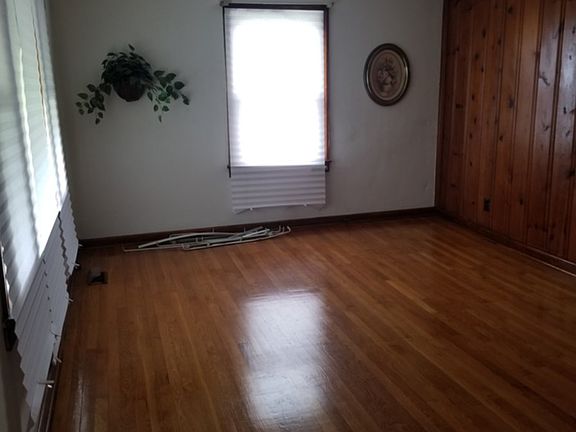 3rd image of 2301 Pearl St