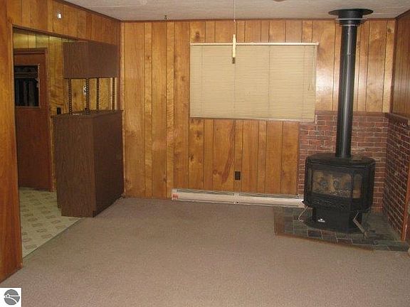 3rd image of 1694 Poplar Dr NE
