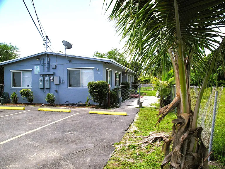 340 NW 6th St — Photo 1