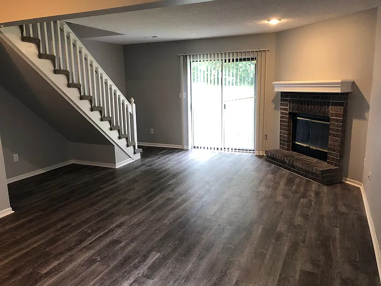 2107 Highridge Dr #D — Photo 2