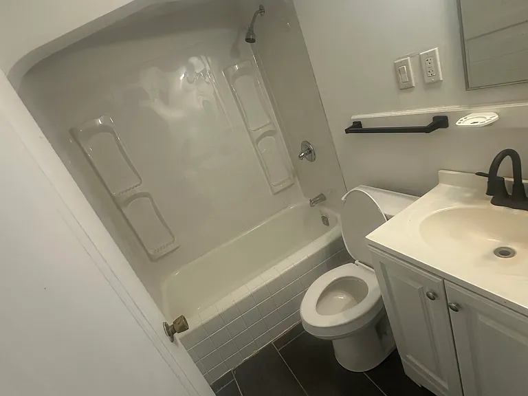 1035 S Maple Ave #B — Photo 2