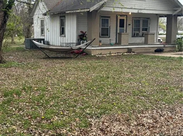 105 W 13th St, Pleasanton, KS 66075