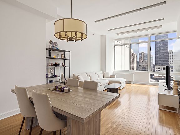 2nd image of 120 Riverside Blvd Penthouse 4C
