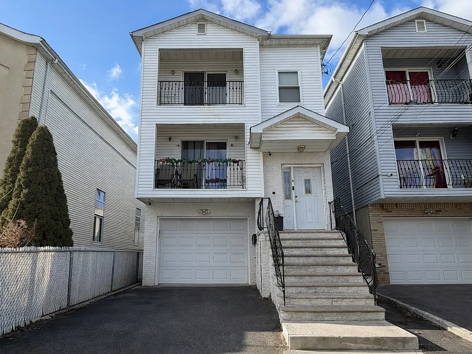 218 Fulton St #2