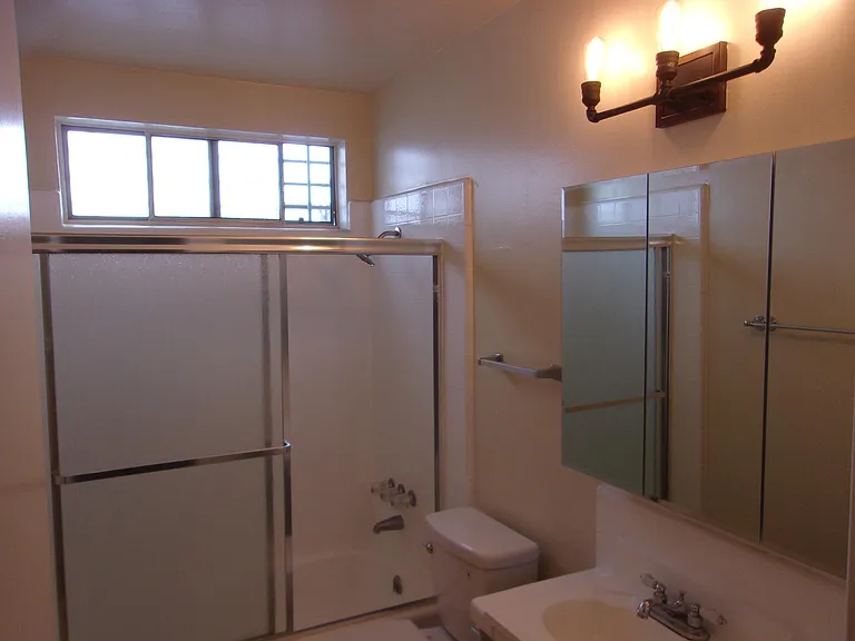 13819 Sherman Way #5 — Photo 3