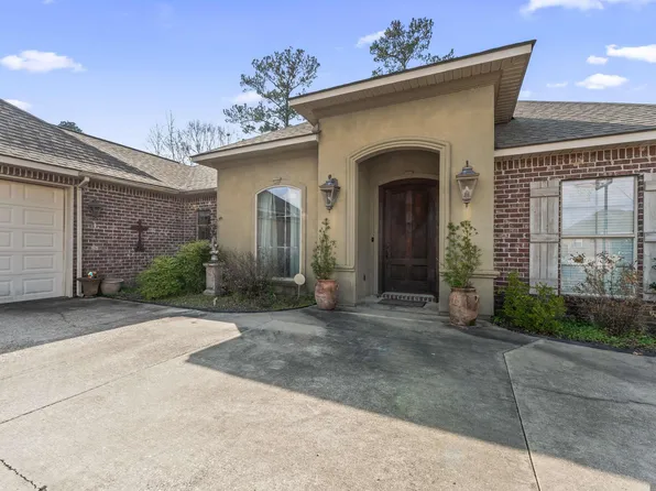 28049 Foxfire Ave, Walker, LA 70785