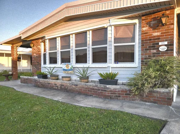 727 Brigantine Blvd, North Fort Myers, FL 33917