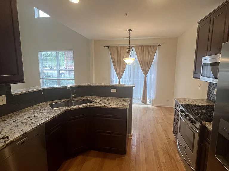 1029 Enfield Dr — Photo 23