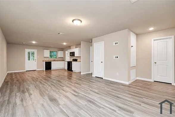 1707 Kansas St — Photo 2