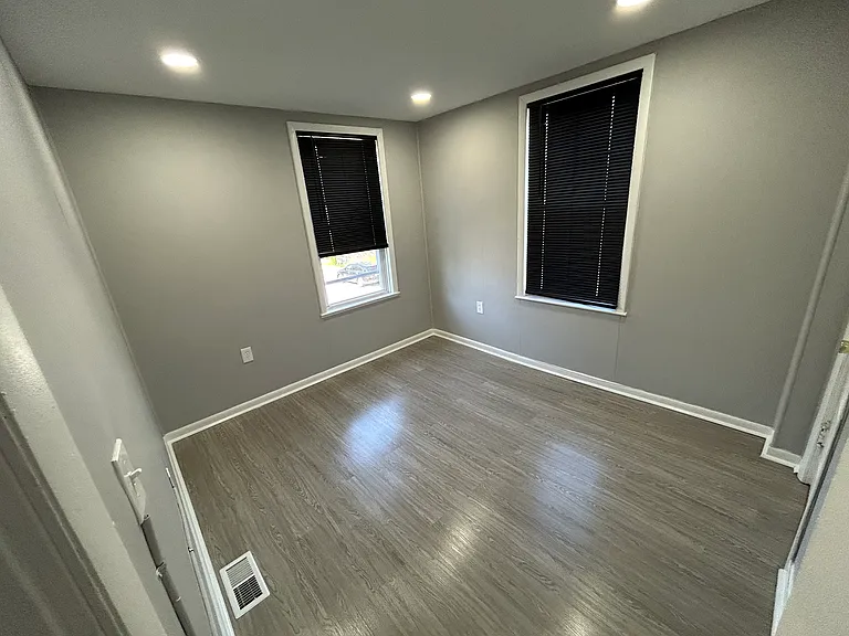 516 Woodbourne Ave — Photo 14