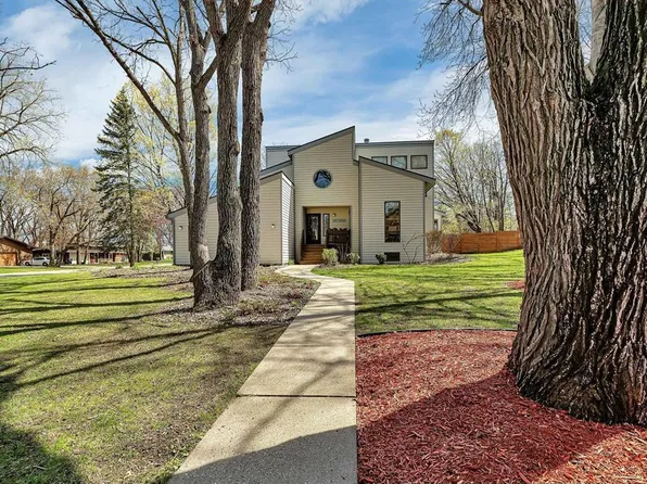 2022 Hillcrest Dr, Saint Cloud, MN 56303