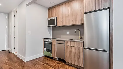 31-61 Vernon Blvd Photo 1