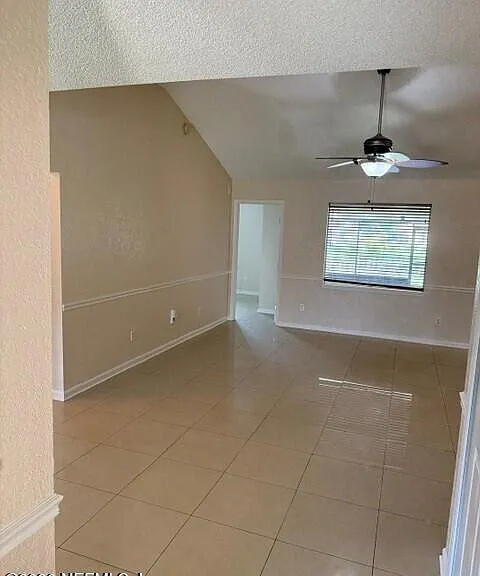 5389 Tessa Ter — Photo 2