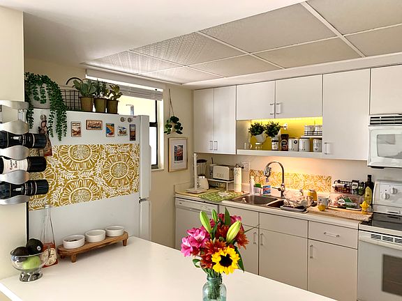 5th image of 710 N Village Dr #203