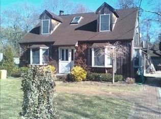 27 Norbury Rd, Hampton Bays, NY 11946