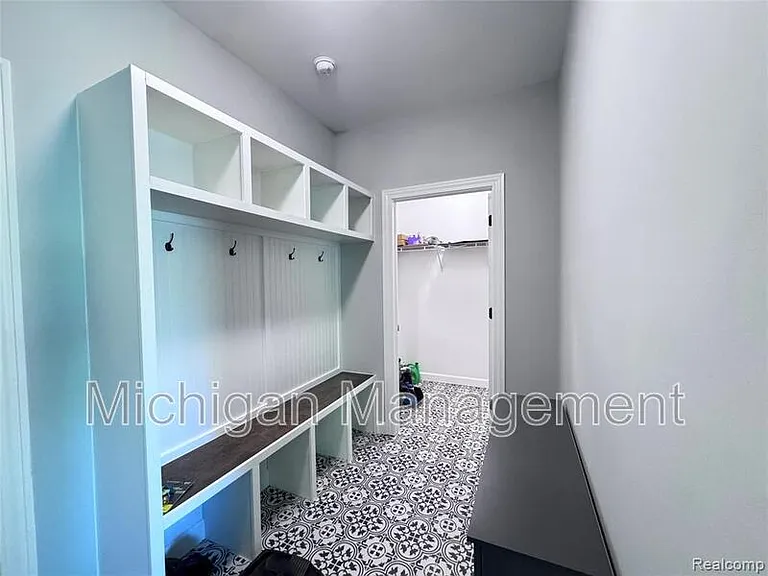 6149 Woodridge Ln — Photo 33