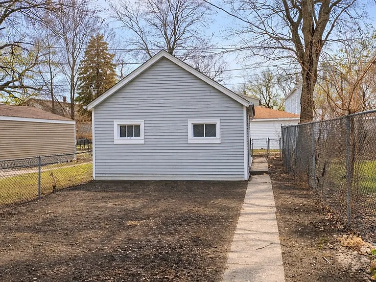 12253 S Peoria St — Photo 17