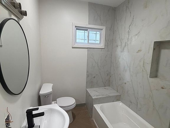 5th image of 1 Roseville Ave #2R