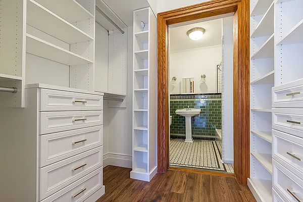 Rented by Dixon Advisory USA Inc. | media 48