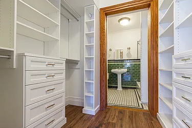 Rented by Dixon Advisory USA Inc.