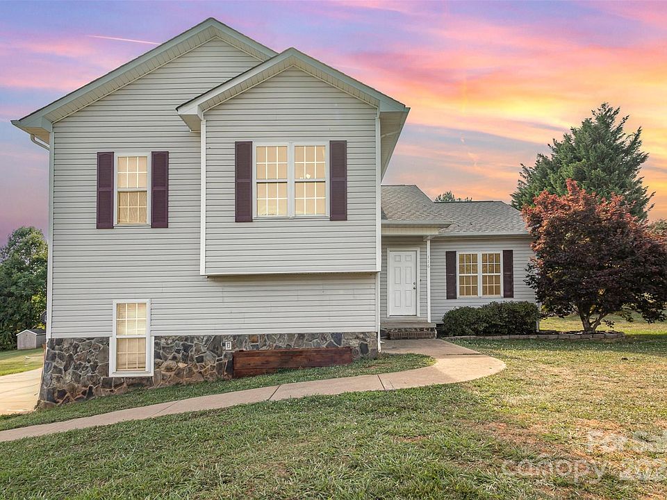 1st image of 116 Windrow Ln