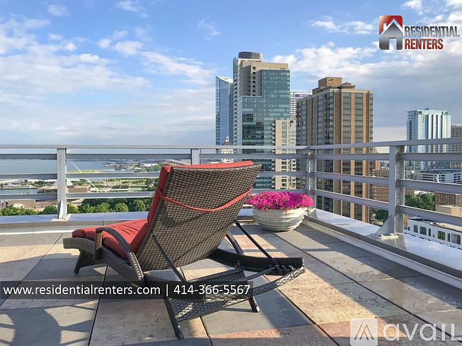1st image of 1123 N Waverly Pl #404