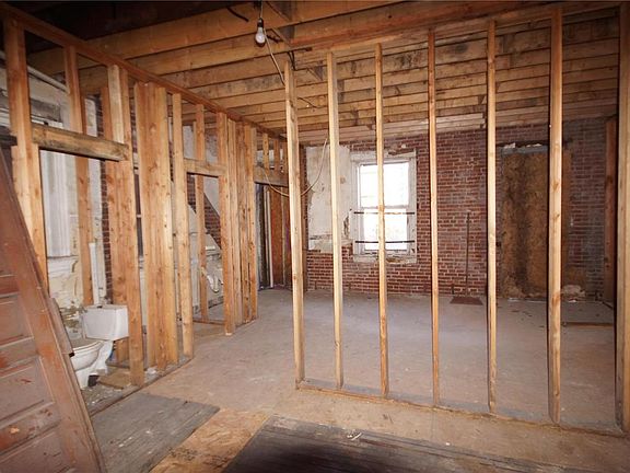 3rd image of 4533 Oakland Ave