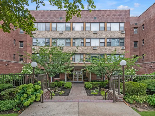 15 Hillpark Avenue #2-O, Great Neck, NY 11021