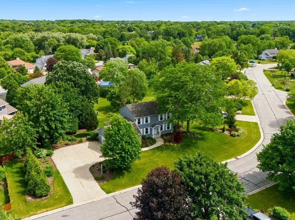 W169N10806 Redwood Ln, Germantown, WI 53022